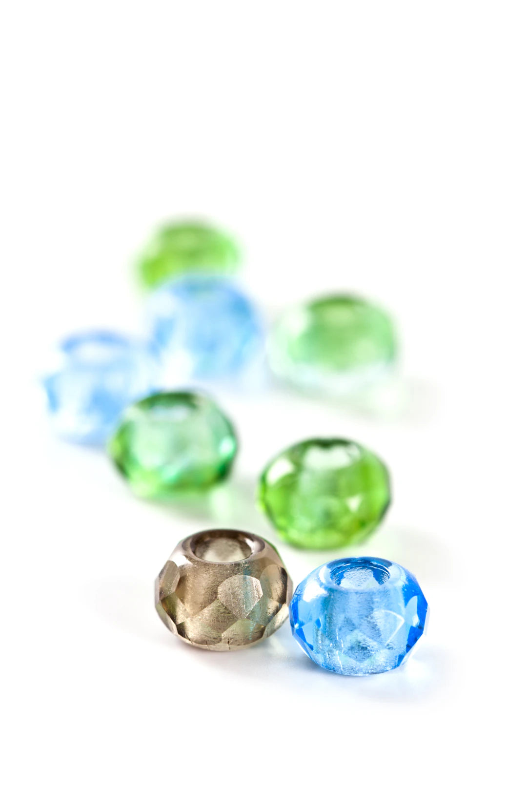 ユニークな色合いのルース宝石で魅せるジュエリー
