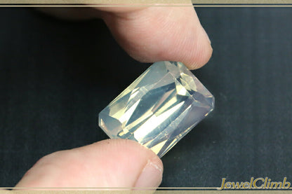 イエロージェリーオパール 宝石 ルース １０．７６ＣＴ