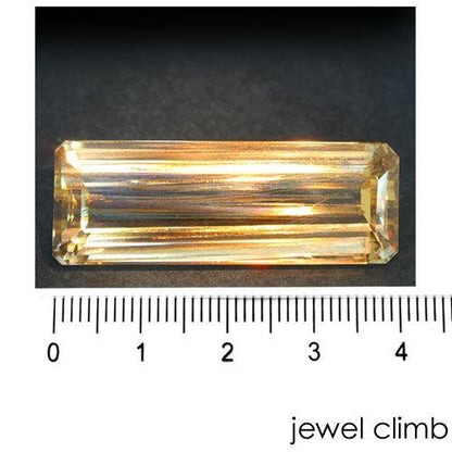 エンジェルヘア・スキャポライト（スカポライト） 宝石 ルース ５３．１０ＣＴ